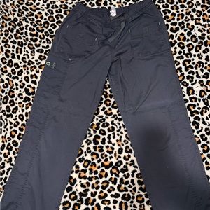 Wonder Wink Women’s gray scrub pants